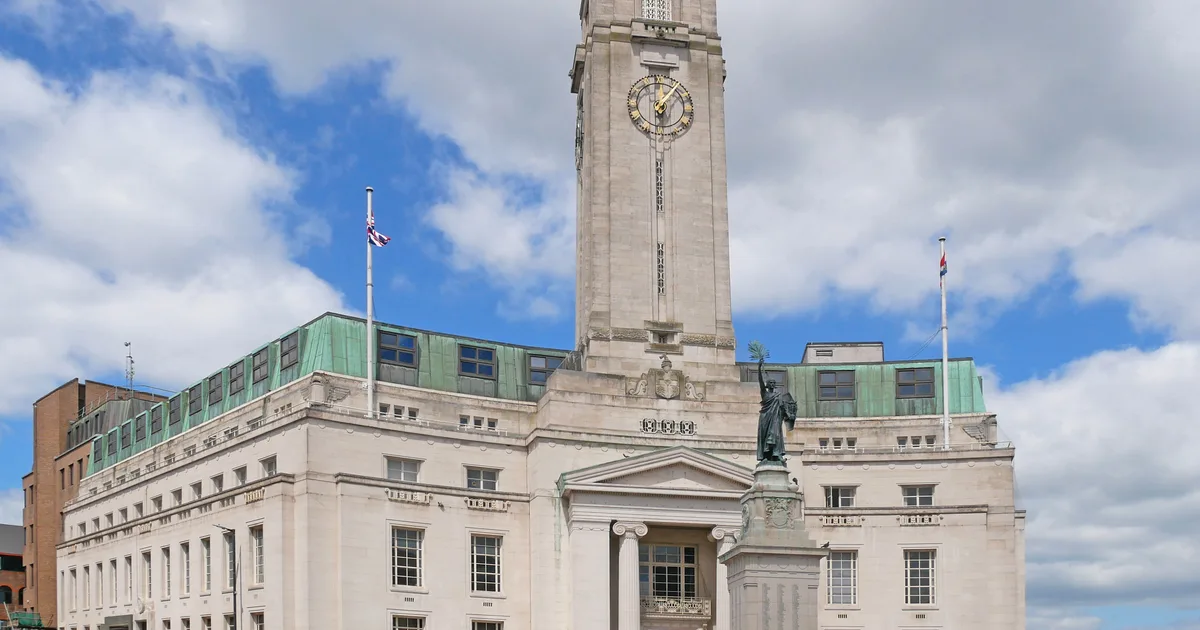 Luton Town Hall and the war memorial in front of it.
